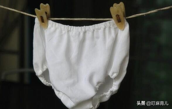 婴儿最快穿裤子的方法,婴儿快速穿裤子方法