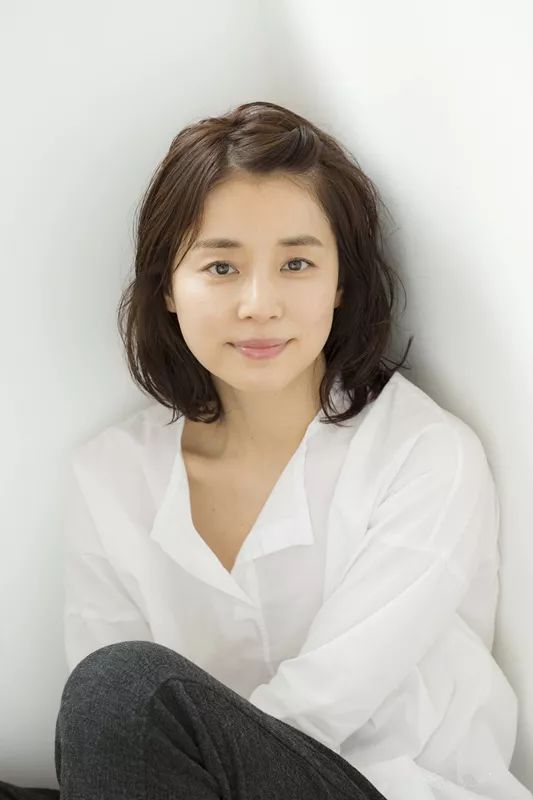 日本52岁单身阿姨选美夺冠,52岁日本主妇荣获选美冠军