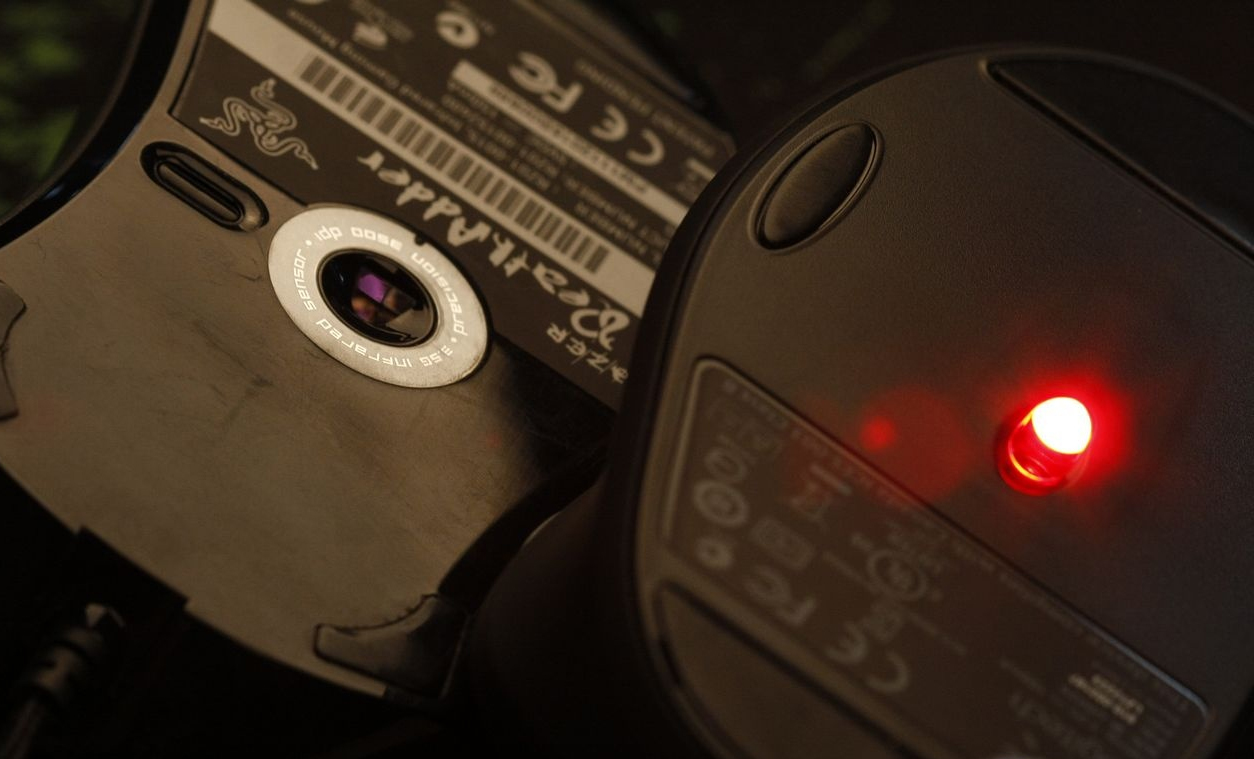 光电鼠标灯不亮了怎么修复,光电鼠标底部灯一直亮