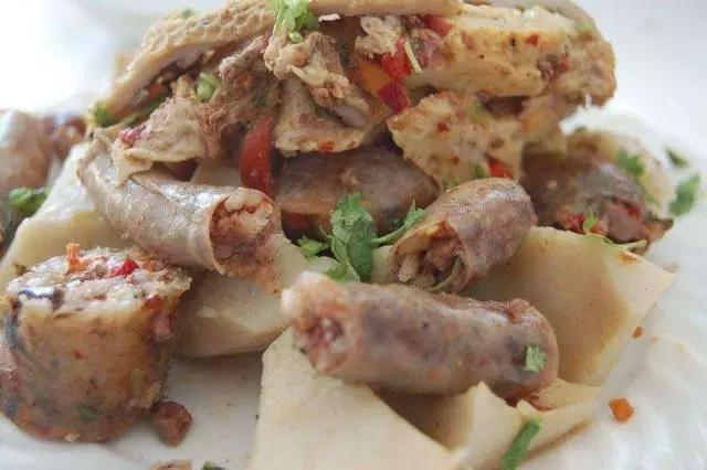 大叔美食创业卖“独一份”15元一碗，刚出摊被哄抢，来晚吃不到