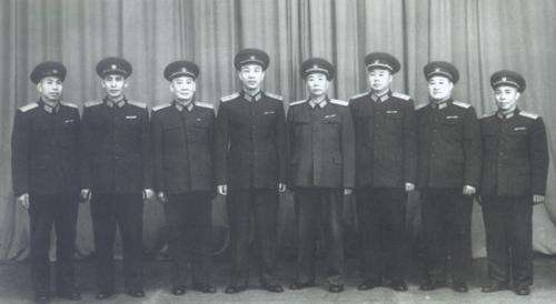 身经百战的开国中将郭鹏,因负伤受“酷刑”被贺龙称为硬汉