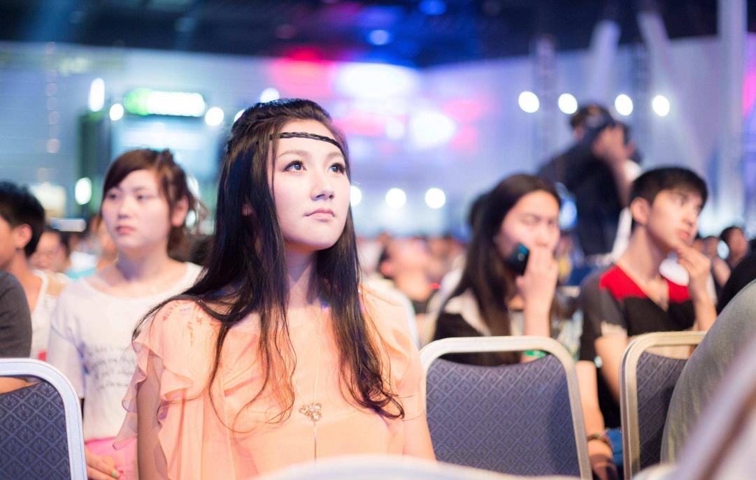 lol知名女主播小苍,lol小苍为什么嫁不出去