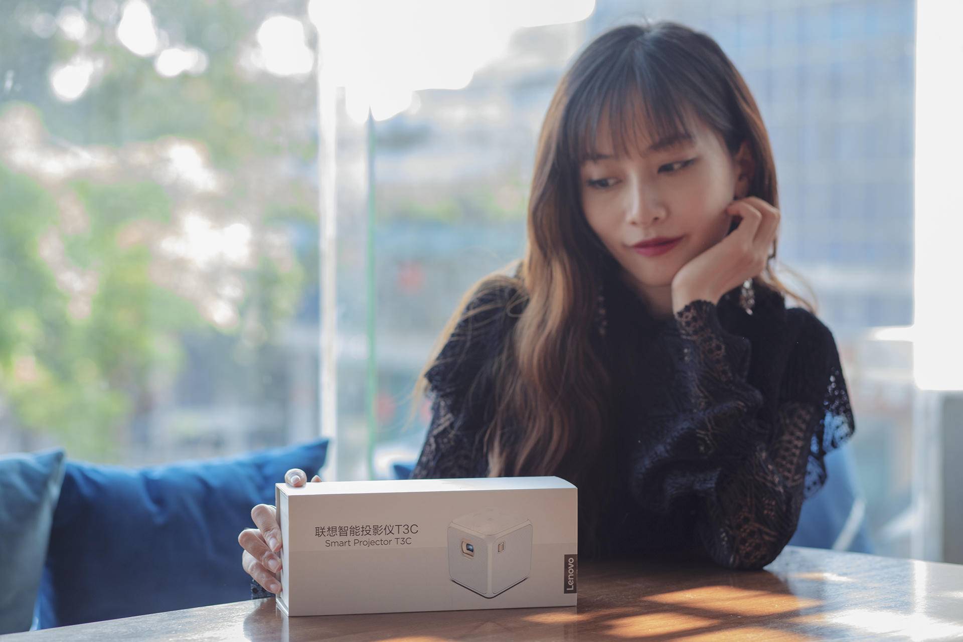 联想智能投影t3c,第一台可以投影的手机