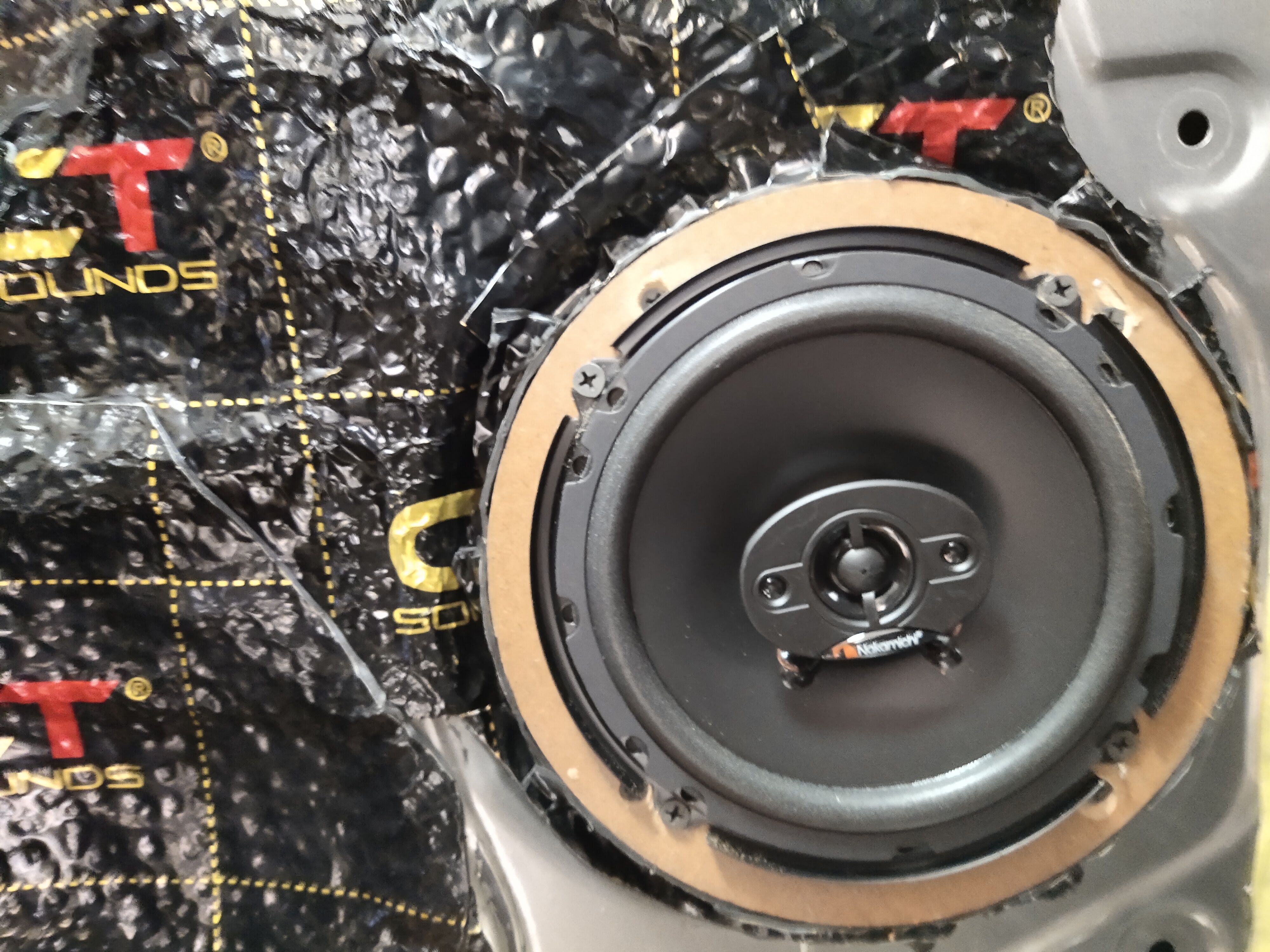 y450喇叭声音单薄,中音喇叭单薄