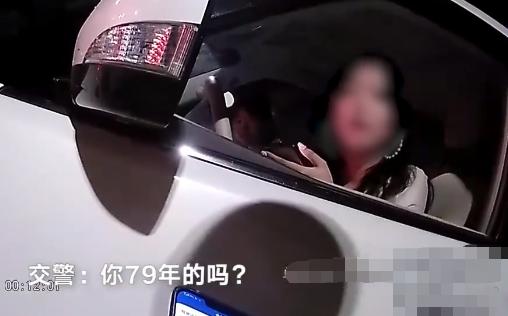 00后女生无证驾驶视频,00后少女假扮大妈