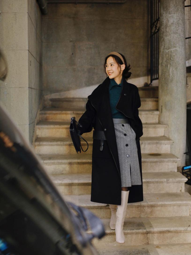 大衣裙子冬天绝配,大衣配什么裙子冬天穿好看