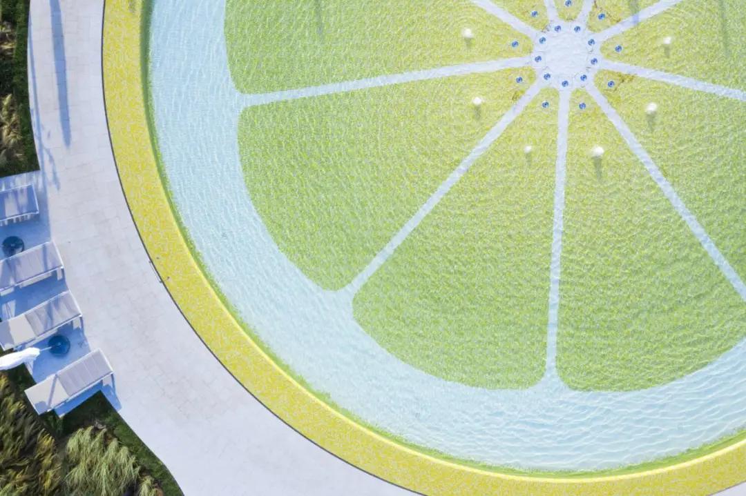 夏日泳池风景,夏日玩水胜地无边际泳池