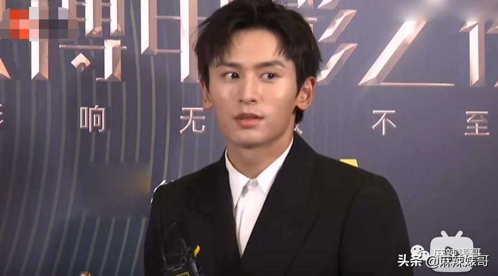 吹自己是铁粉，结果当场打脸，真社死啊…