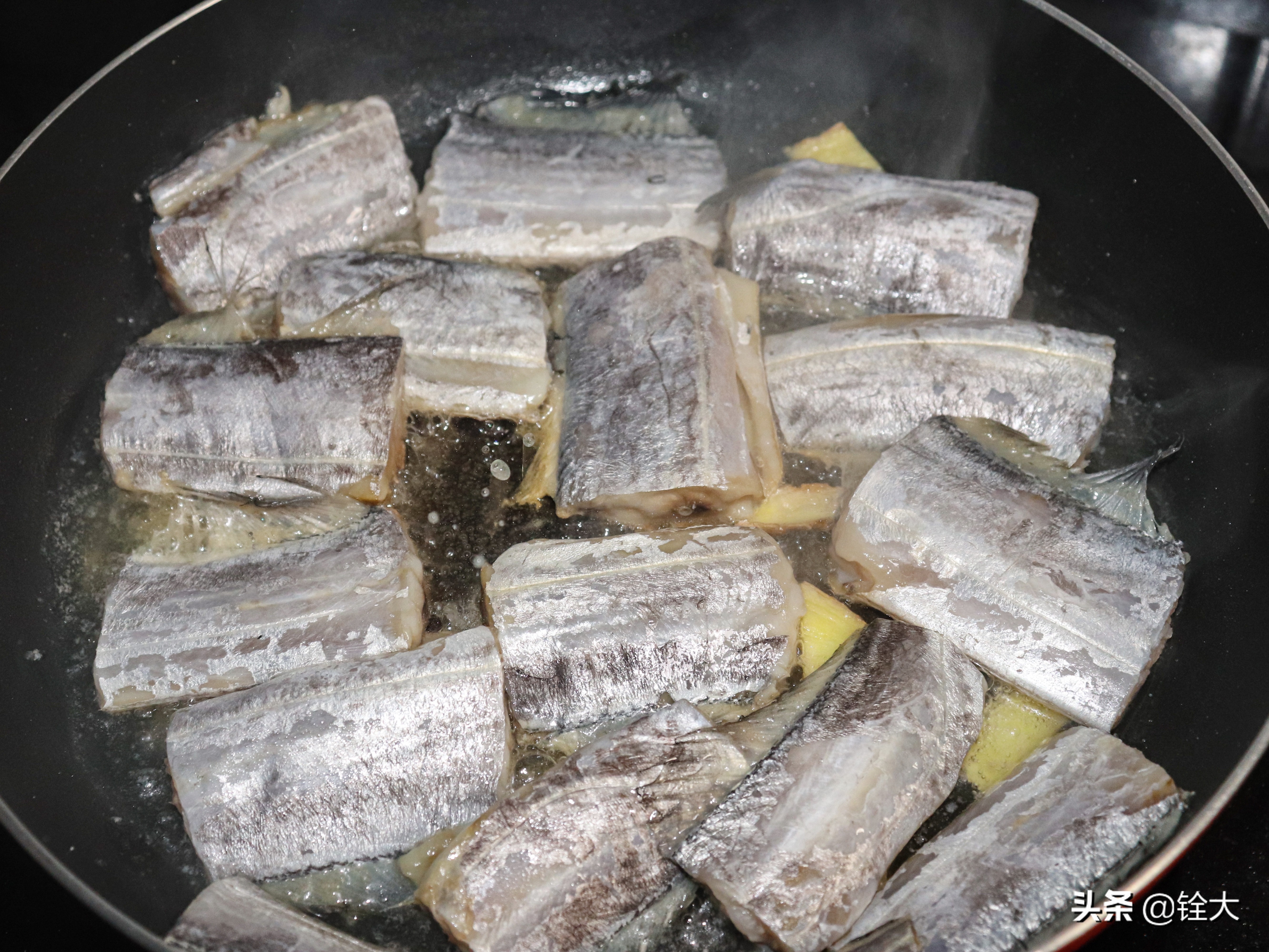 咸带鱼要怎么样蒸熟,咸带鱼怎么煎好吃又不碎