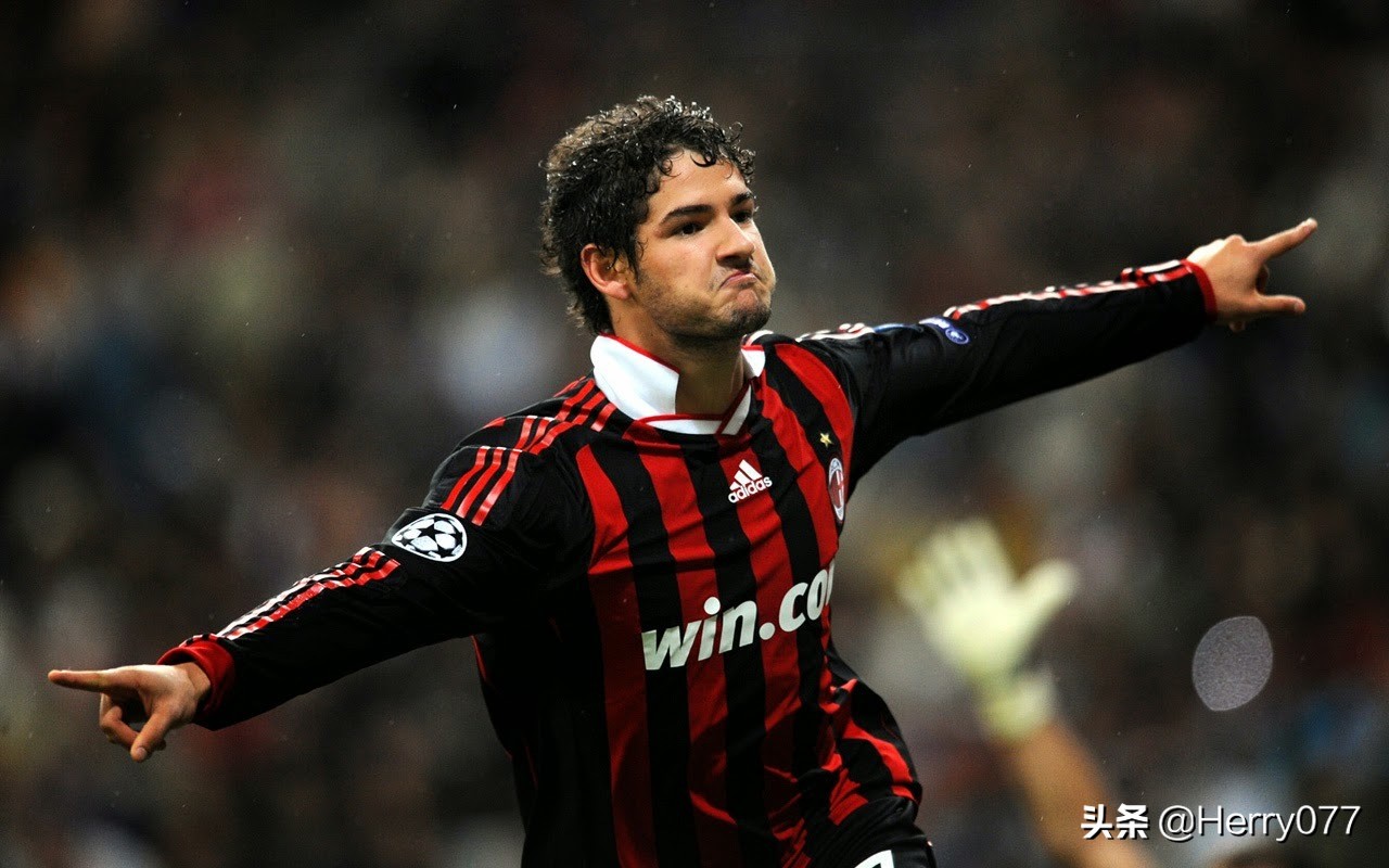 足球前卫后卫中锋哪个最重要,后卫最怕哪种类型前锋