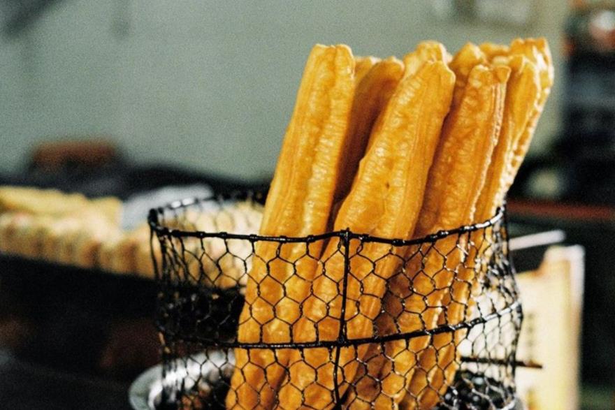 家常酥脆蓬松油条的做法和配方,油条蓬松做法和配方的全过程