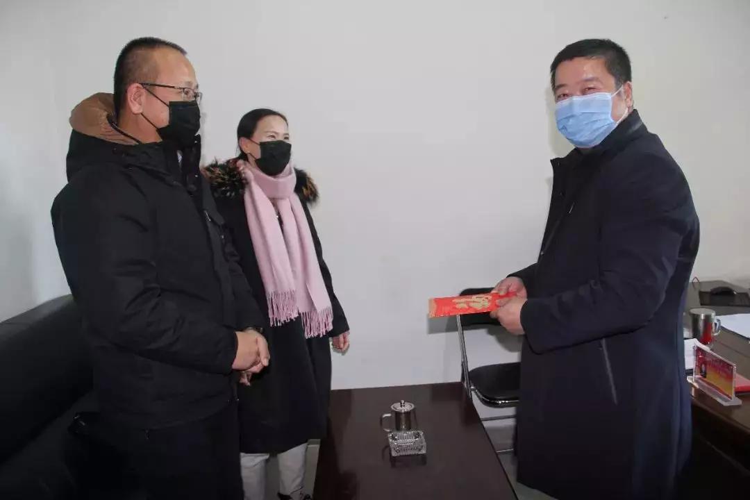 党委和政府在抗击疫情中的作为,防控疫情担当作为方面