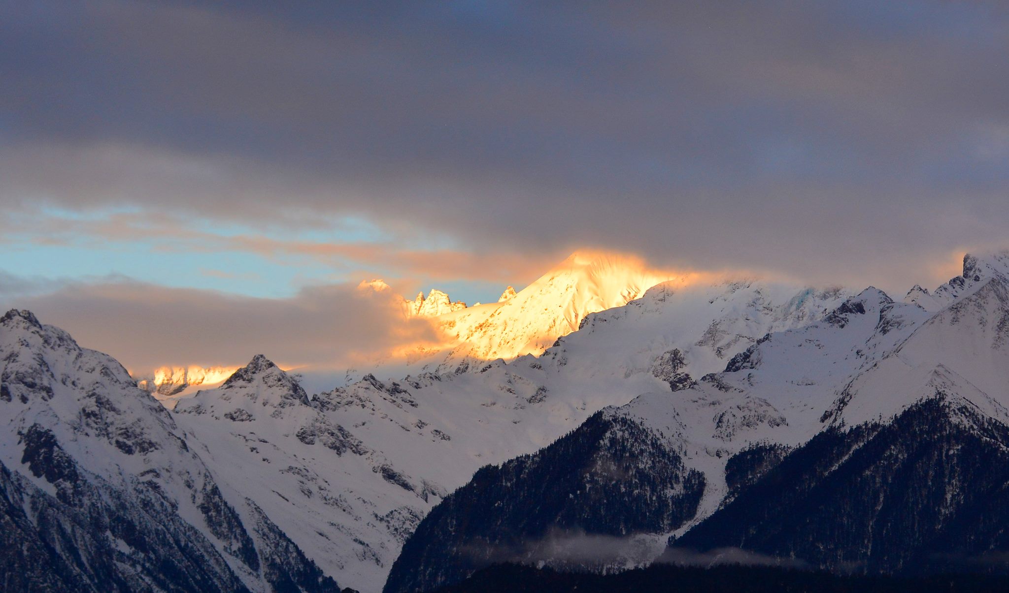 藏民朝拜圣山,西藏圣山藏民