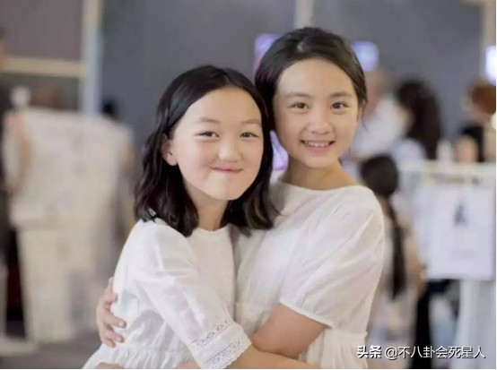 兔唇李嫣现在的样子,李嫣看望兔唇的真实照片