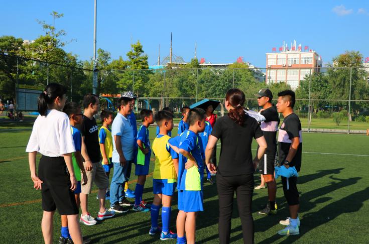育新足球俱乐部2024暑假班,亲子足球嘉年华圆满落下帷幕