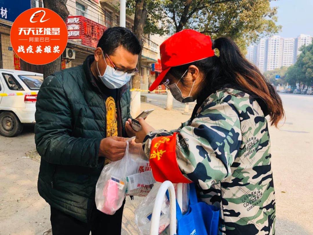 为4700人买菜，一直眉头紧锁的他，听到一句“谢谢”，忍不住哭了