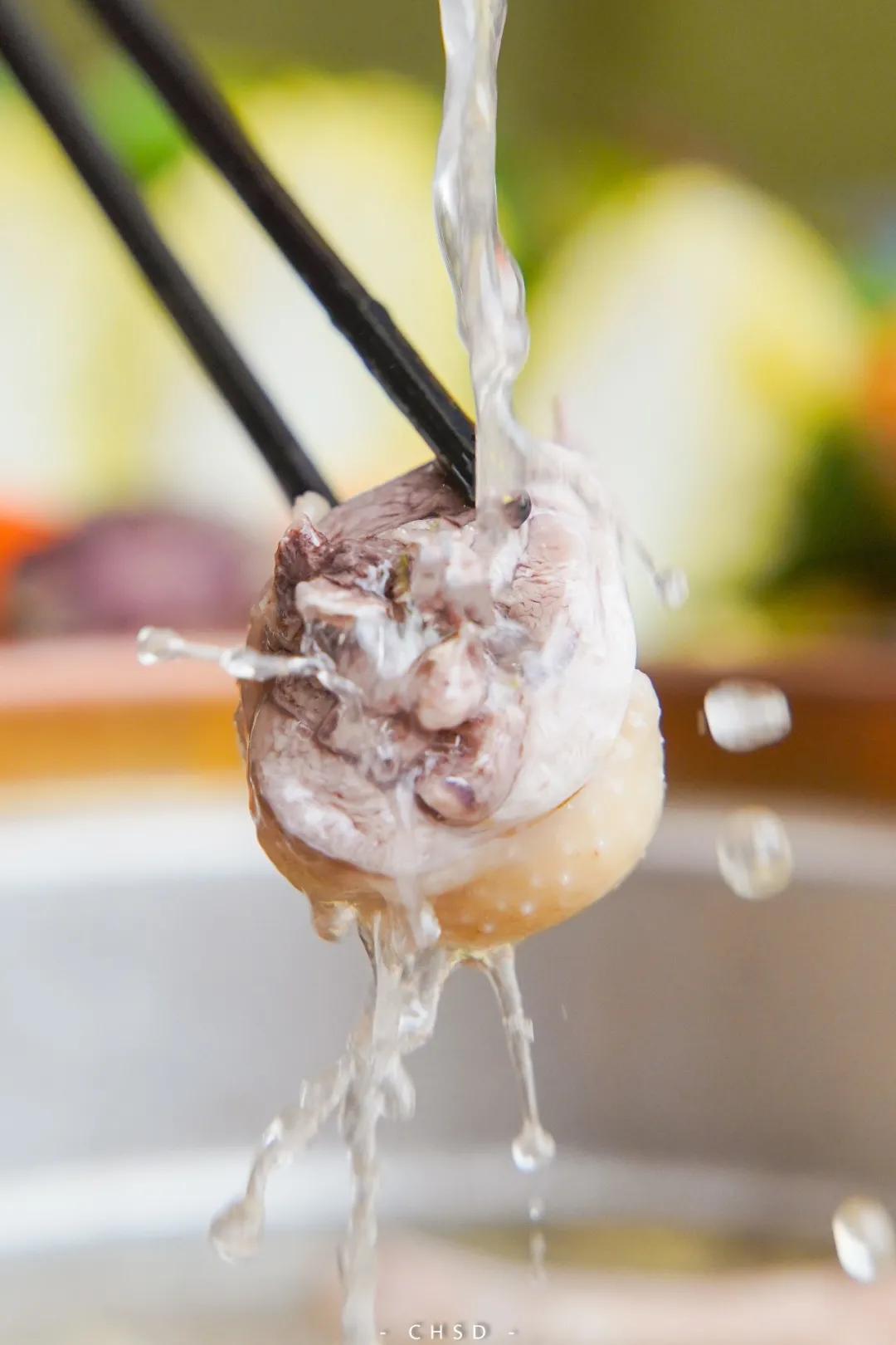 椰椰椰！这家人气椰子鸡专门店，光是汤底就喝饱了