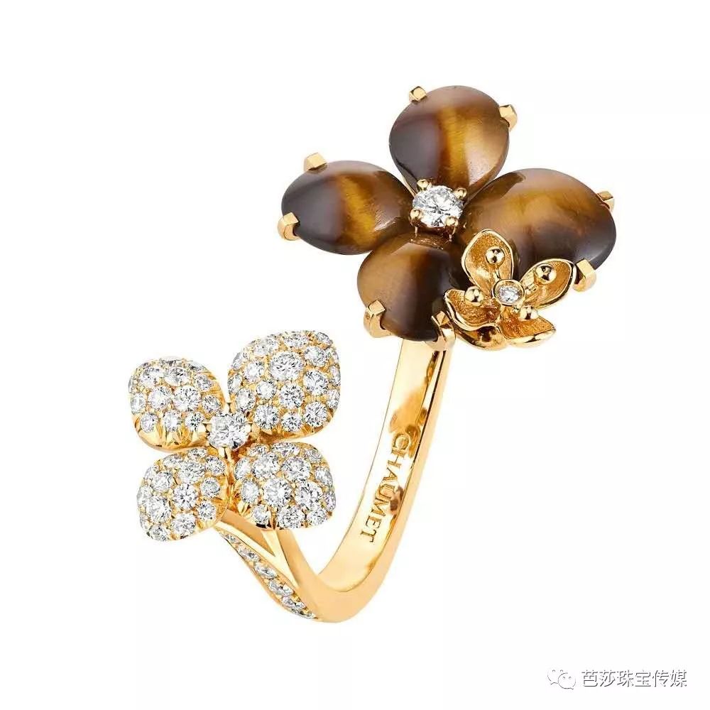 早春最流行的珠宝搭配,什么穿搭可以戴夸张的珠宝