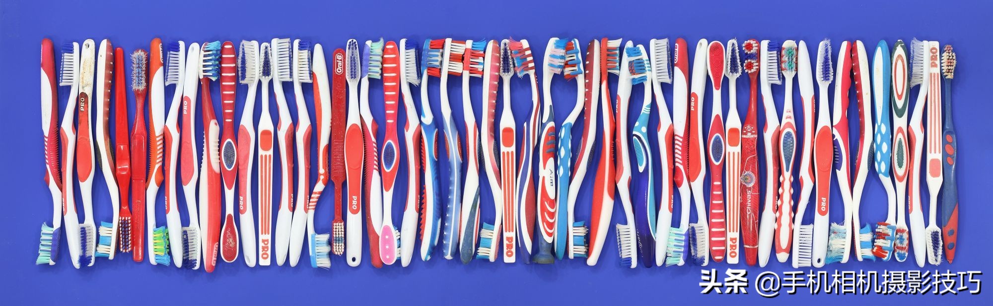 摄影师拍摄那些被美国政府没收的非法移民随身物品