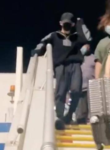 易烊千玺背负光环的背后,易烊千玺奇迹杀青后进组