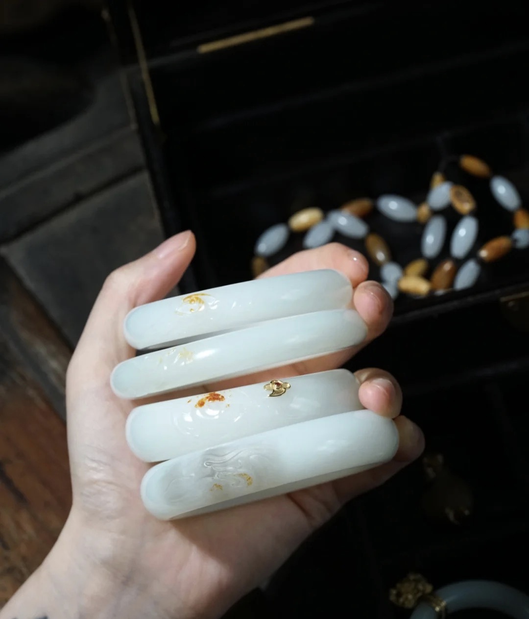 如何鉴别玉镯子好坏,怎么识别玉镯子好坏