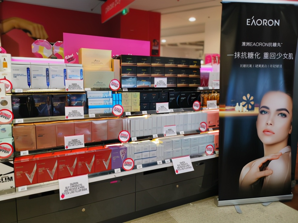 关晓彤国民闺女热搜,国民女儿关晓彤现在的情况