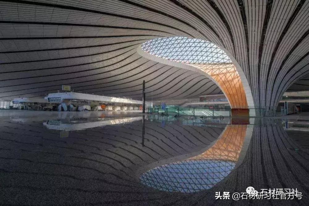 金凤凰机场,北京大兴国际机场凤凰展翅航站楼