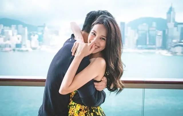 郑嘉颖老婆是顺产还是剖腹产,郑嘉颖老婆第一胎是剖腹吗