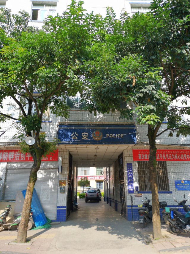 尴尬了！自驾游途中车牌不见了怎么办？这样做保证不扣分！