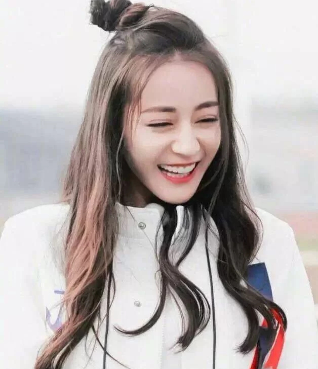 前额头发稀疏秃头适合什么发型,适合秃头少女的发型中长发