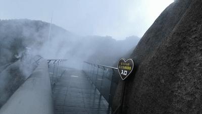 520巨石山悬崖上的乐园“遇见你，见证爱”