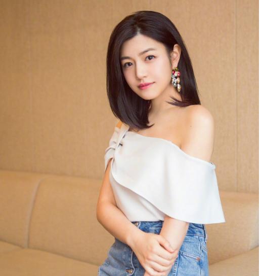 圆脸如何选配饰好看女,大圆脸女生适合的发型显年轻