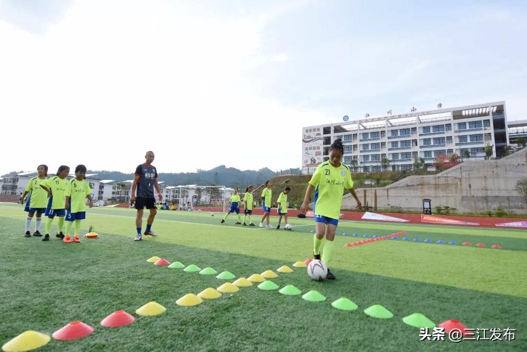 【文明侗乡】易安学子追逐“绿茵梦”