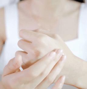 秋冬手干裂擦手霜,冬天手脚干裂涂什么护肤品