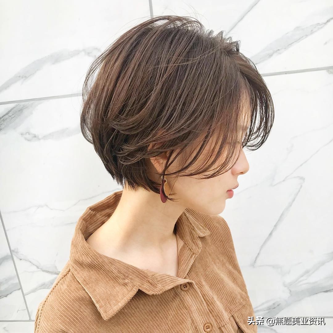 短发尴尬期发尾总往外翘拉直,短发留长尴尬期扎发