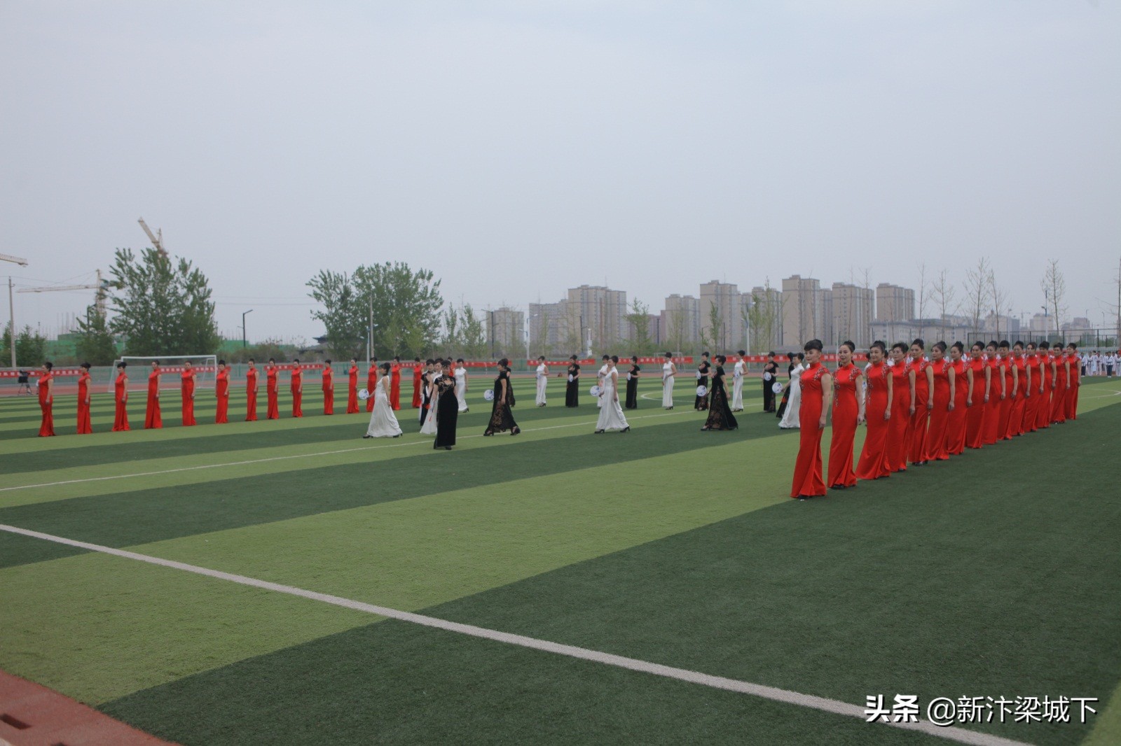 开封市女子足球赛,开封市首届女子足球赛开幕式