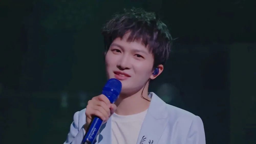 从留守儿童到牙医,再到歌神,周深是谁?真的很牛吗?