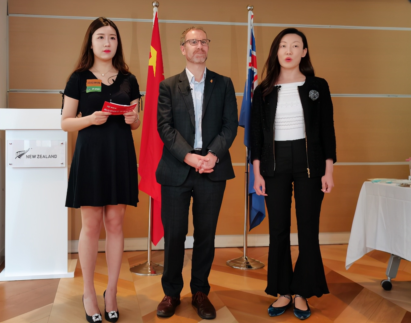 新西兰代总领事拼多多直播:36万网友围拼,新西兰商品订单暴涨320%