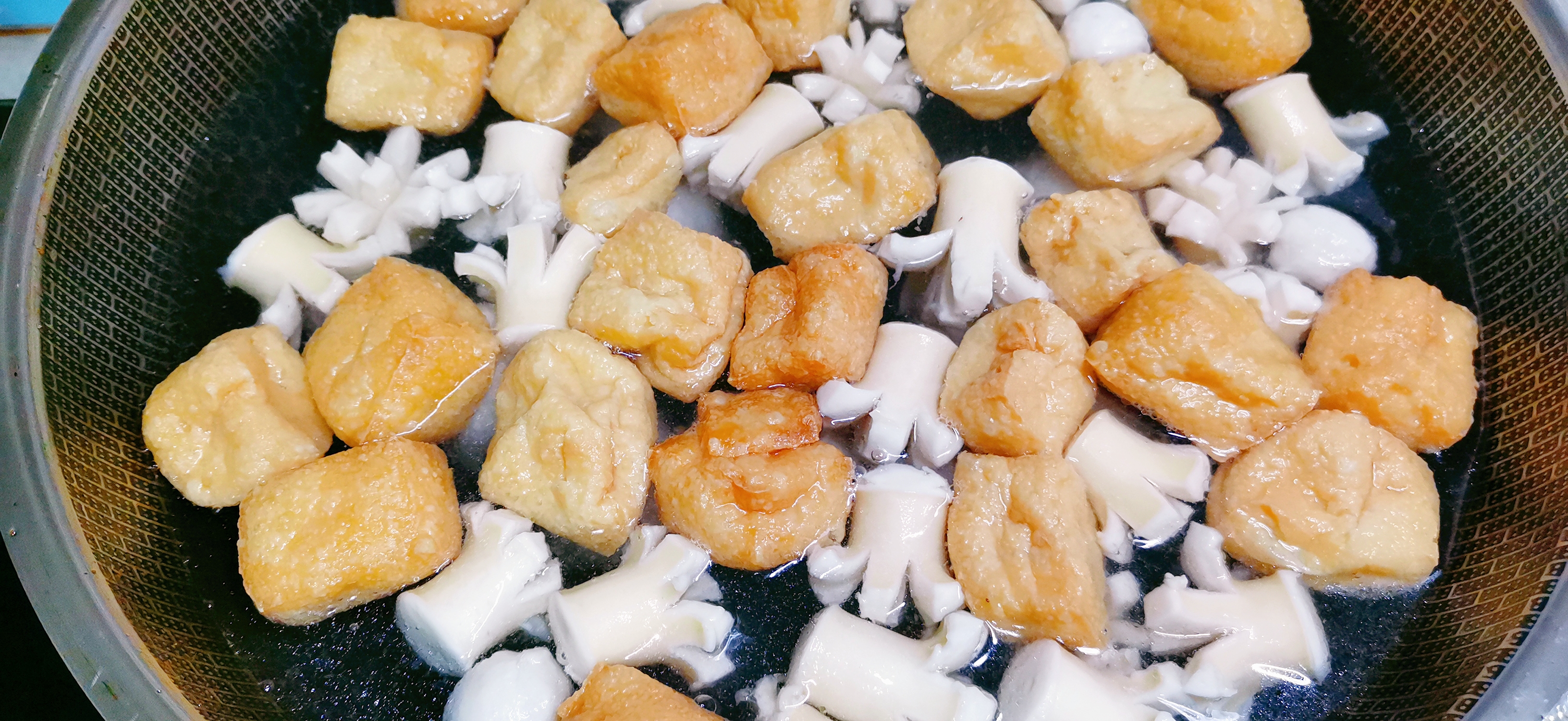 教你做麻辣香锅味道超棒,麻辣香锅在家就能做得色香味俱全