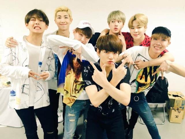 人红是非多，防弹少年团又摊上事儿了！你们的欧巴写真涉嫌抄袭？