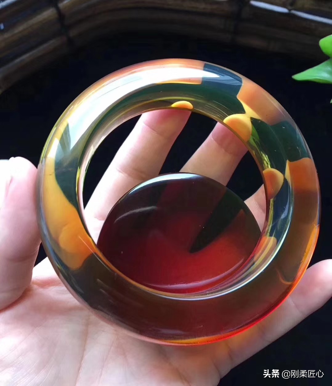 如何鉴别琥珀蜜蜡烤色,烤色蜜蜡和老蜜蜡的鉴别