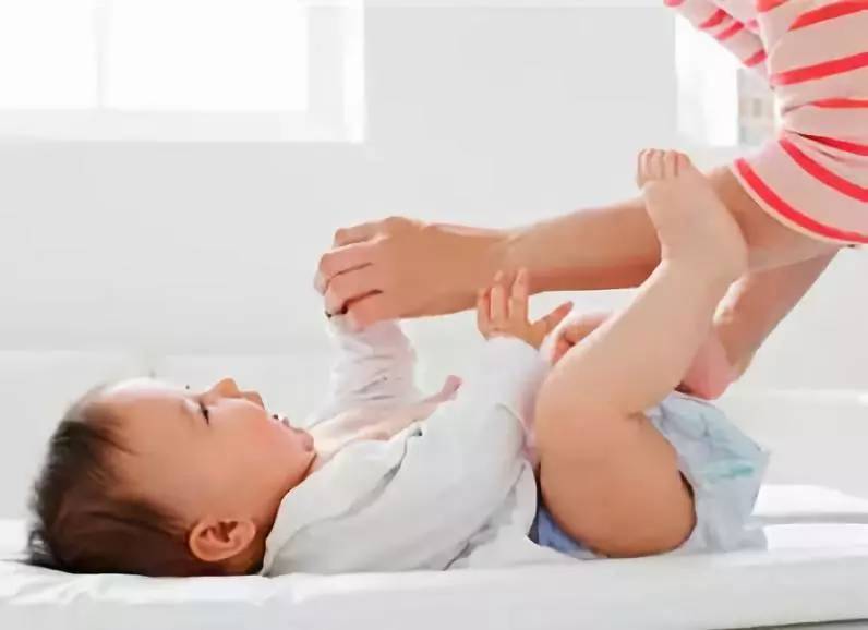 频繁给宝宝洗屁屁,宝宝私护可以用盐水清洗吗