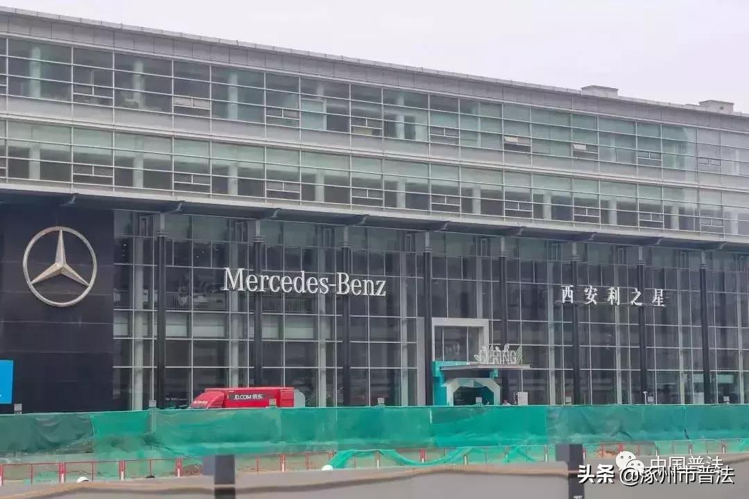 坐引擎盖女士维权事件真实情况,法制日报西安女车主判决