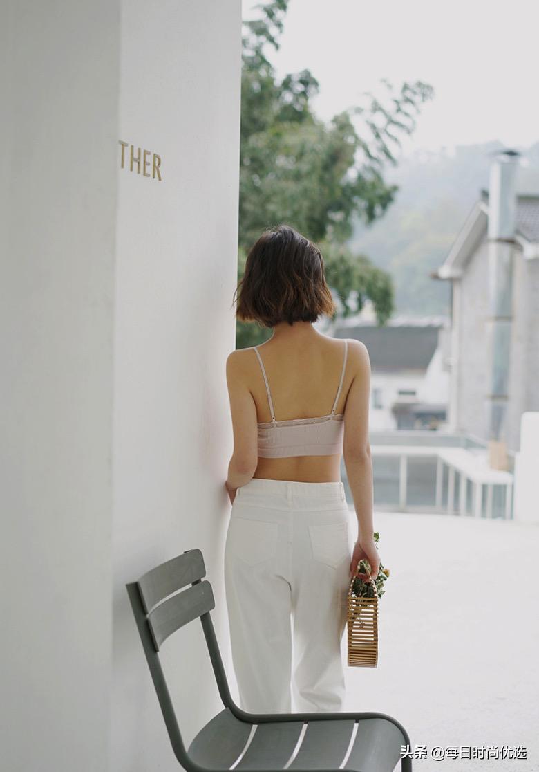 无肩带文胸的正确穿戴方法,运动文胸怎么穿才有型