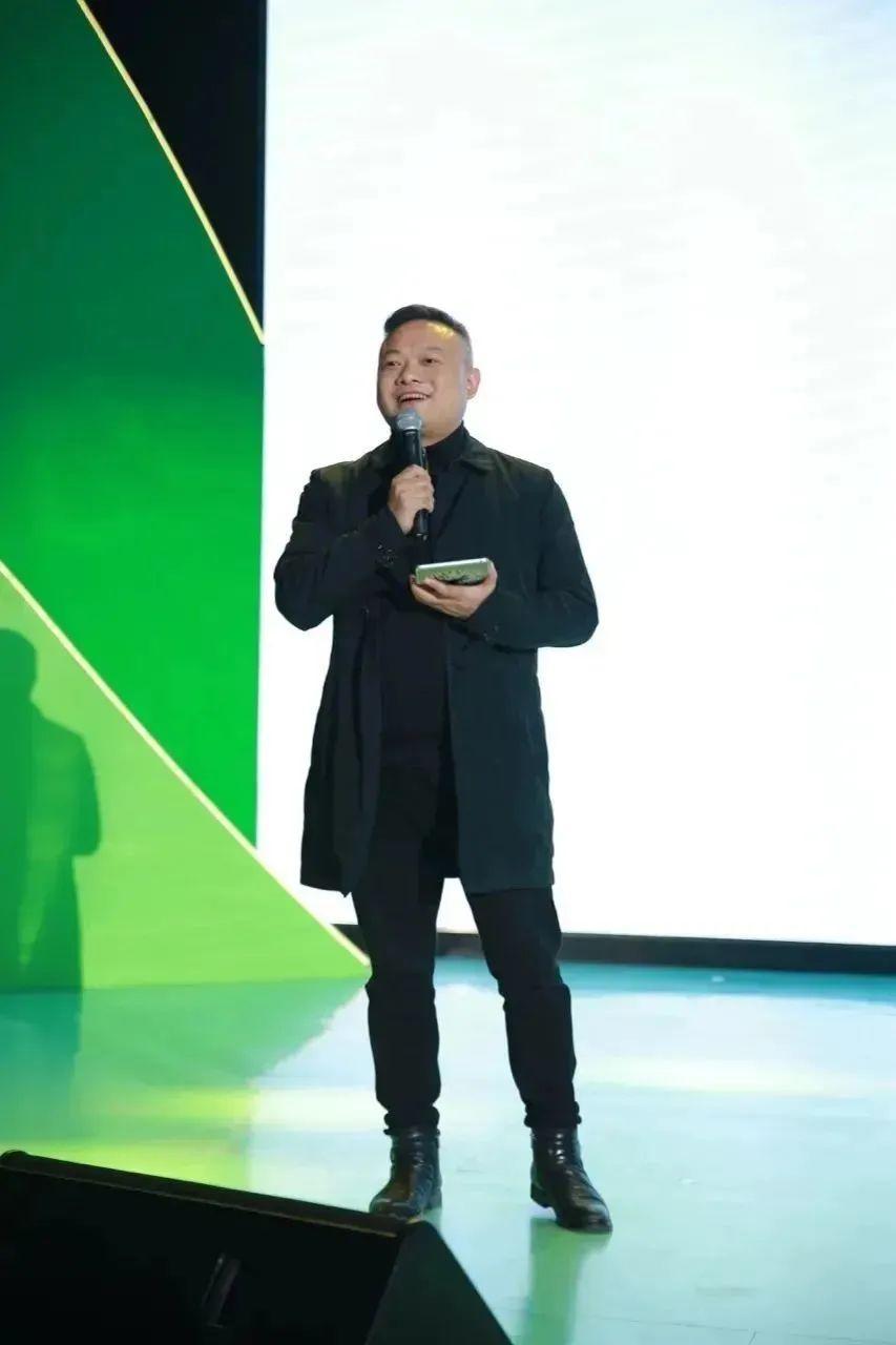 金鹰卡通+麦咭TV，领跑亲子新生代，融新无极登登登