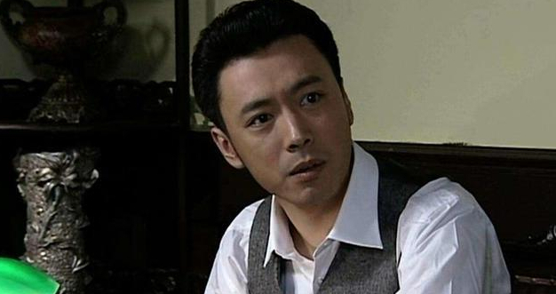 出道前是烤鸭店学徒，曾被误认是李毅吧吧主，凭“捡漏”一夜爆红