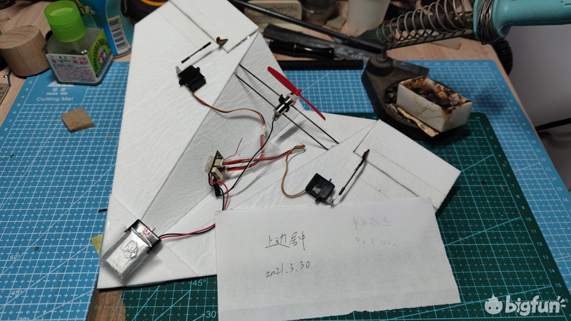 航模飞机制作小学生可飞,航模制作自制超轻载人飞机