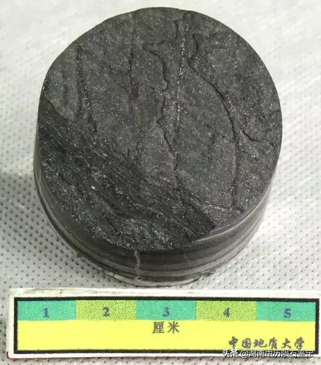 月球陨石与地球矿石的区别,月球陨石和矿石有什么区别