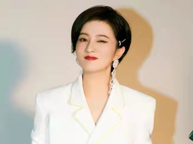 40岁金铭现状,最近金铭照片