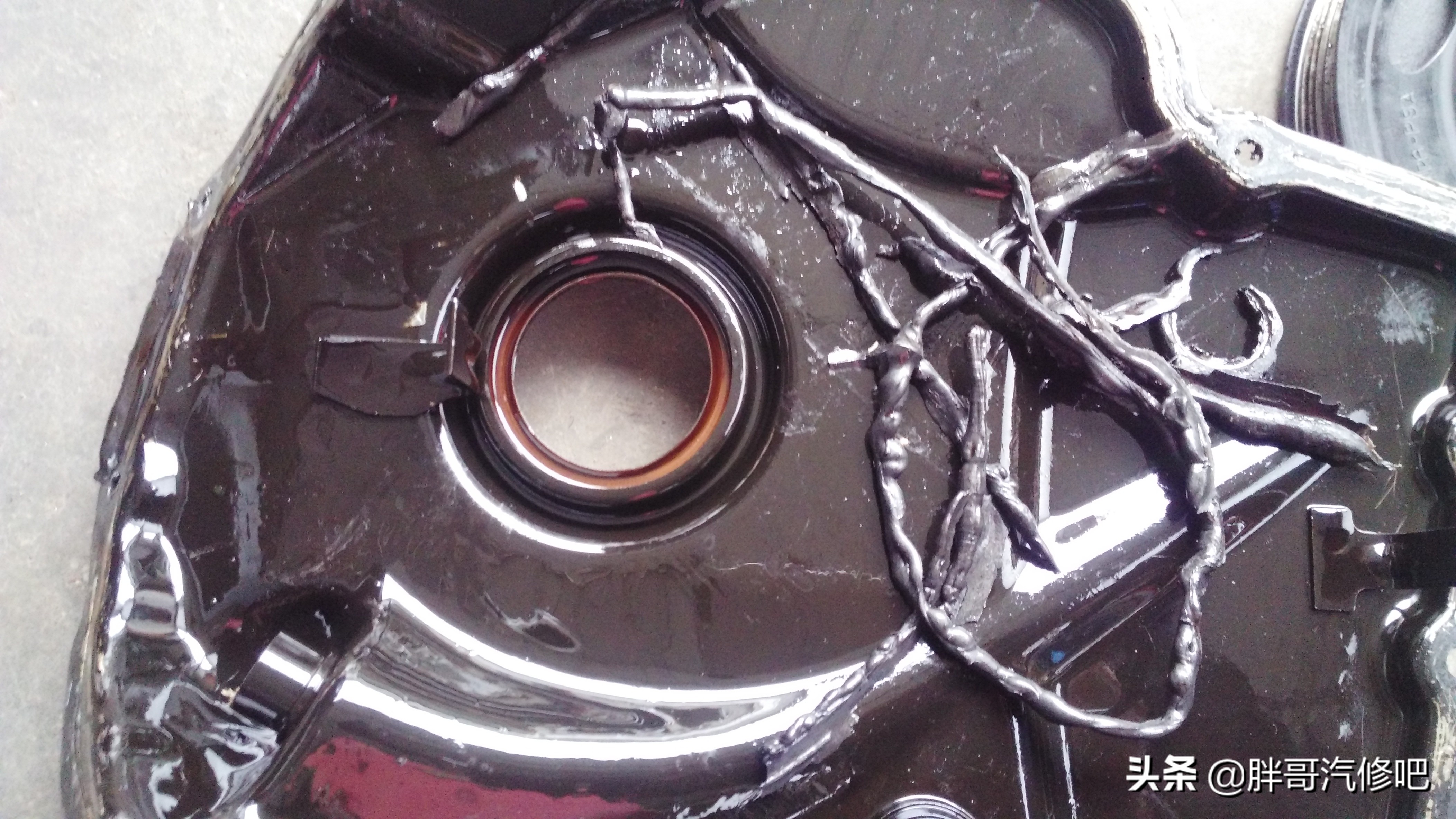 迈腾汽车漏油一般在哪个位置,迈腾漏油忽然不漏了